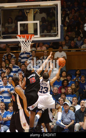 Jan 13, 2007; Durham, NC, Stati Uniti d'America; Junior guard WANISHA SMITH diventa duro per il cesto contro Maryland on gennaio 13, 2007 a Cameron Indoor Stadium. Credito: Foto di Tina Fultz/ZUMA premere. (©) Copyright 2007 by Tina Fultz Foto Stock