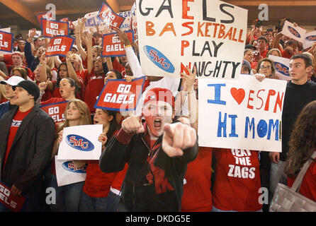 Jan 15, 2007 - Moraga, CA, U.S.A. - Santa Maria è un fan impazzire come la loro squadra gioca il Gonzaga Bulldogs nella prima metà di loro nazionalmente teletrasmesso gioco su Lunedi, 15 gennaio 2007, presso il Padiglione McKeon in Moraga, California Foto Stock