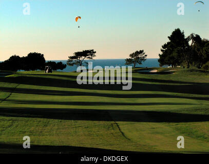 Dic 13, 2006; La Jolla, CA, Stati Uniti d'America; Torrey Pines Sud campo da golf; i golfisti che tced off dopo mezzogiorno avrebbe a scramble a finire prima (o dopo) tenebre. Il XII foro quasi sempre svolge nel vento, a 450 a 500 metri a seconda del raccordo a t è stata selezionata la casella. Credito: Foto di Jim Baird/San Diego Union Tribune/ZUMA premere. (©) Copyright 2006 da San Diego Union Tribune Foto Stock