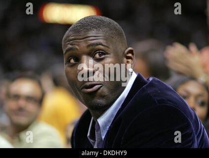 Feb 01, 2007 - Miami, FL, Stati Uniti d'America - San Diego Chargers RB LADAINIAN TOMLINSON durante il Miami Heat vs Cav 92-89 gioco a Miami, Florida. Foto Stock