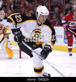 Feb 03, 2007 - Raleigh, NC, Stati Uniti d'America - NHL Hockey: Boston Bruins (23) PAOLO MARA come la Boston Bruins battere Carolina Hurricanes 4-3 in straordinari come hanno giocato la RBC Center situato in Raleigh. Foto Stock