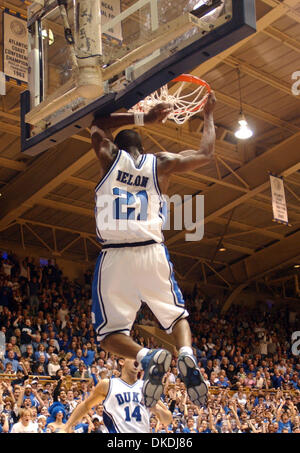 Feb 05, 2007 - Durham, NC, Stati Uniti d'America - NCAA College Basketball Duca Bluedevils (21) DeMARCUS Nelson come stato della Florida Seminoles battere il duca Bluedevils con un punteggio finale di 68-67 come hanno giocato a Cameron Indoor Stadium si trova sul campus della Duke University. Foto Stock