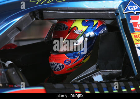 Feb 14, 2007 - Daytona Beach, FL, Stati Uniti d'America - NASCAR driver: Jeff Gordon attende nella sua vettura durante la serie della tazza di Nextel sessione di pratica al Daytona International Speedway di Daytona Beach, Florida Mercoledì, 14 febbraio 2007. (Credito Immagine: © Gregg Pachkowski/ZUMA Press) Foto Stock