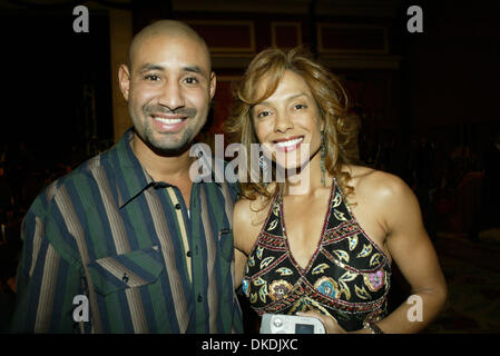 Feb 16, 2007 - Las Vegas, NV, Stati Uniti d'America - ESPN Venerdì notte combatte al Wynn Hotel & Casino di Las Vegas. Campione leggero DIEGO CORRALES e attrice/boxer professionale CORINNE VAN RYCK De Groot. CORRINE è pianificazione per rendere il suo ritornare al pugilato ring, ella è imbattuto 10-0 (credito Immagine: © Mary Ann Owen/ZUMA Press) Foto Stock