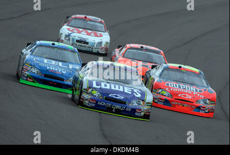 Feb 25, 2007 - Fontana, CA, Stati Uniti d'America - Club Auto 500 presso la California Speedway- El Cajon di Jimmie Johnson è a capo di un gruppo di vetture nelle prime fasi di gara (credito Immagine: © Charlie Neuman/San Diego Union-Tribune/ZUMA Premere) Restrizioni: LA, Orange County paper & USA diritti tabloid fuori! Foto Stock