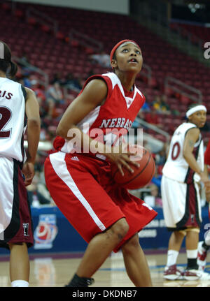 Mar 19, 2007 - Raleigh, SC, Stati Uniti d'America - NCAA College Basketball Nebraska Cornhuskers (13) KALA KUHLMANN come il tempio di gufi battere il Nebraska Cornhuskers 64-61 come apparivano nel primo round del 2007 NCAA Division I Womens torneo di pallacanestro che ha avuto luogo presso il RBC Center situato in Raleigh. (Credito Immagine: © Jason Moore/ZUMA Press) Foto Stock