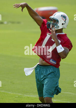 18 maggio 2007 - Davie, FL, Stati Uniti d'America - Miami Dolphins Quarterback CLEO LEMON in azione durante il camp mini pratica venerdì in Davie.(Immagine di credito: © Bill Ingram/Palm Beach post/ZUMA Premere) Restrizioni: USA diritti tabloid fuori! Foto Stock