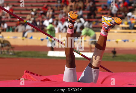 Jun 02, 2007 - Sacramento, CA, Stati Uniti d'America - Castro Valley's MAURICE VALENTINE non riesce a saltare 6 piedi. 11 pollici nei ragazzi Salto in alto durante il 2007 stato CIF via e campionati di campo sabato 2 giugno 2007 presso Hughes Stadium a Sacramento, California Valentino legato per il secondo posto con una altezza di 6 m. 10 pollici. (Credito Immagine: © Jose Carlos Fajardo/Oakland Tribune/ZUMA Premere) limitare Foto Stock