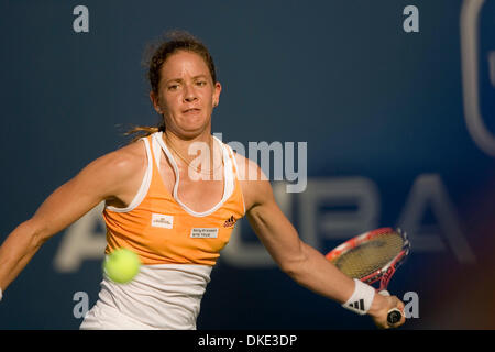 02 ago 2007 - San Diego, CA, Stati Uniti d'America - Patty SCHNYDER giocando contro Martina cerniere, sia dalla Svizzera, restituisce una palla in Acura Classic tennis tournament in la costa vicino a San Diego. Schnyder ha vinto 6-1 6-7 6-3. (Credito Immagine: © Wally nellâ/ZUMA Press) Foto Stock