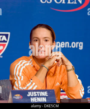 Aug 25, 2007 - New York, NY, STATI UNITI D'AMERICA - Justine HENIN (BEL) nella sua conferenza stampa prima di iniziare il 2007 US Open. (Credito Immagine: © Susan Mullane/ZUMA Press) Foto Stock