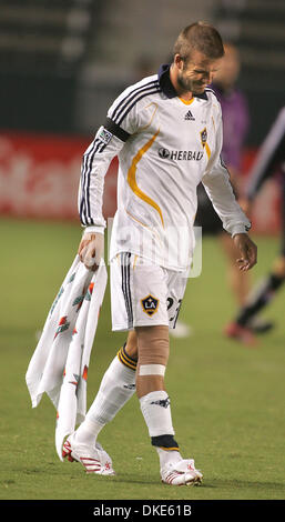 29 ago 2007 - Carson, CA, Stati Uniti d'America - Los Angeles Galaxy di DAVID BECKHAM passeggiate fuori campo durante la metà del tempo dopo di farsi male durante il primo semestre contro CF Pachuca nella SuperLiga finali all'Home Depot Center di Carson, California. Beckham ha restituito alla panca dopo di farsi male durante il primo semestre ed essendo assente la seconda metà. (Credito Immagine: © Branimir Kvartuc/ZUMA Press) Foto Stock