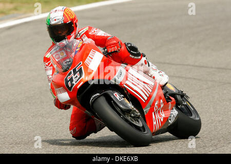 Loris Capirossi corse nel finale di qualifica nella Moto GP Bahrain Grand Prix al circuito Murgelo, Italia (Credito Immagine: © fotografo/Cal Sport Media) Foto Stock