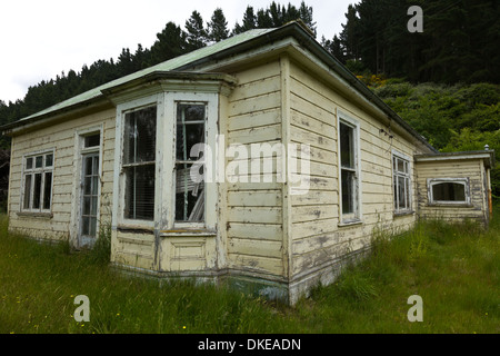 Azienda abbandonata case sull'Isola del Sud della Nuova Zelanda Foto Stock