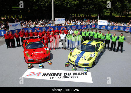 Jun 17, 2007 - Le Mans, Francia - Risi Competizione photoshoot durante le verifiche tecniche per la 24 Ore di Le Mans, Martedì 12 Giugno, 2007. (Credito Immagine: © Rainier Ehrhardt/ZUMAPRESS.com) Foto Stock