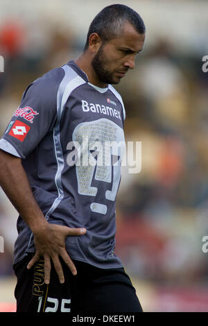 13 maggio 2009 - Zapopan, Jalisco, Messico - Il giocatore di calcio Sergio Bernal da Puma, durante l incontro corrispondente alla prima partita di 'ida', nei quarti di finale del campionato messicano soccer, Torneo Clausura 2009, Tecos UAG sconfitto per la Puma 2-0 a "3 de Marzo' Stadium. (Credito Immagine: © Alejandro Acosta/ZUMA Press) Foto Stock