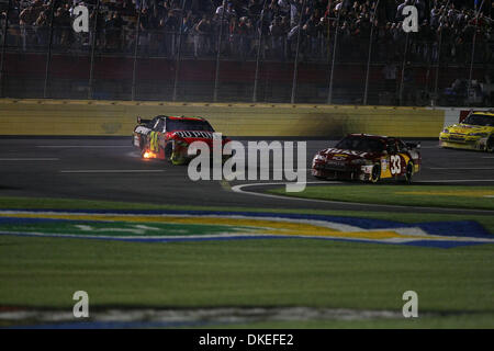 16 maggio 2009 - Concord, North Carolina, Stati Uniti d'America - Jeff Gordon gira e si blocca di perdere il piombo in NASCAR Sprint Cup tutte le Star Race a Lowes Motor Speedway. (Credito Immagine: © Jim Dedmon/ZUMA Press) Foto Stock