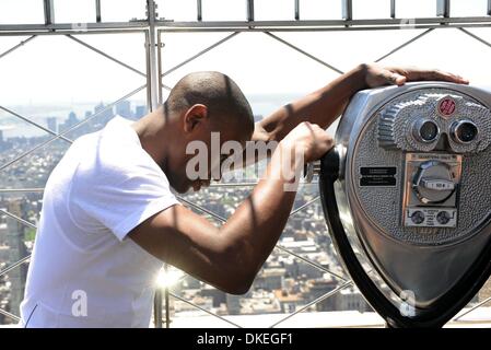 19 maggio 2009 - Manhattan, New York, Stati Uniti d'America - Floyd Mayweather sul ponte di osservazione a seguito della conferenza stampa. L'Empire State Building tiene una conferenza stampa annunciando che il sei volte campione del mondo in cinque divisioni di peso Floyd 'Strumenti' Mayweather è di ritorno per lo sport ad affrontare il cinque volte campione del mondo in tre divisioni di peso Juan Manuel 'Dinamita' Marquez in un 12 roun Foto Stock