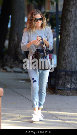 Sarah Jessica Parker cammina il suo figlio a scuola di New York City, Stati Uniti d'America - 11.09.12 Foto Stock