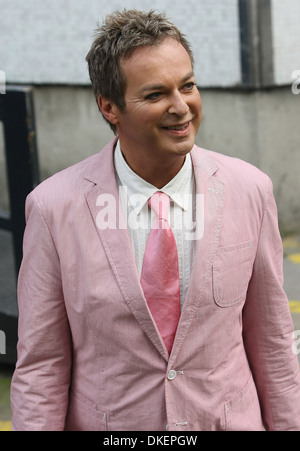 Julian Clary al di fuori della ITV Studios di Londra - Inghilterra - 11.09.12 Foto Stock