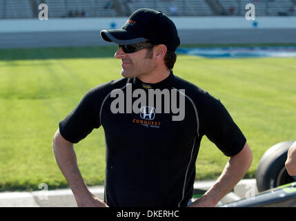 Jun 05, 2009 - Dallas, Texas, Stati Uniti d'America - Conquest Racing driver ALEX TAGLIANI prima il turno di qualificazione a Bombardier Learjet 550k al Texas Motor Speedway di Fort Wort (credito Immagine: © Albert Pena Southcreek/EMI/ZUMA Press) Foto Stock