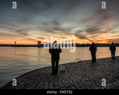 Si blocca in uscita del canale di Kiel al tramonto, Germania Foto Stock