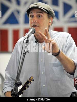 James Taylor visite "Organizza per l'America' ufficio della campagna del Presidente degli Stati Uniti Barack Obama Hollywood Florida - 14.09.12 Foto Stock