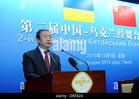 Pechino, Cina. 5 Dic, 2013. Chinese Vice Premier Ma Kai risolve l'apertura di un China-Ukraine forum economico e commerciale a Pechino Capitale della Cina, dicembre 5, 2013. © Zhang Duo/Xinhua/Alamy Live News Foto Stock