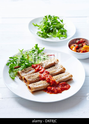 Ancora la vita di miso di zucca cannelloni con insalata di rucola Foto Stock