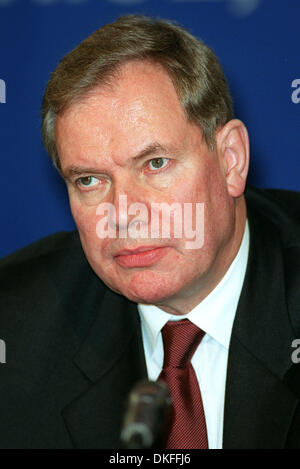 PAAVO LIPPONEN.IL PRIMO MINISTRO DELLA FINLANDIA. Il Vertice europeo di Nizza 2000, NI.Il Vertice europeo di Nizza 2000.02/12/2000.U87A20A Foto Stock