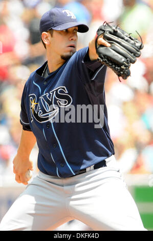 Jul 01, 2009 - Toronto, Ontario, Canada - Baseball MLB - Tampa Bay Rays a partire lanciatore JAMES scudi (33) passi durante la MLB partita giocata tra il Toronto Blue Jays e Tampa Bay Rays presso il Rogers Centre in Toronto, ON. Il Blue Jays sarebbe andare a sconfiggere i raggi 5-0. (Credito Immagine: © Adrian Gauthier/Southcreek globale/ZUMA Press) Foto Stock