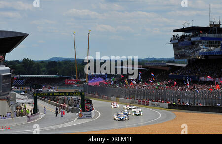 Giugno 13, 2009 - Le Mans, Francia - Peugeot conduce l'inizio della 24 Ore di Le Mans, Sabato, 13 giugno 2009, a Le Mans, Francia. (Credito Immagine: © Rainier Ehrhardt/ZUMAPRESS.com) Foto Stock