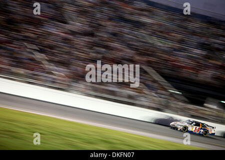 Jul 04, 2009 - Daytona Beach , Florida , STATI UNITI D'AMERICA - Vincitore Tony Stewart gare durante la NASCAR Coke Zero 400 gara di sabato 4 luglio, 2009 a Daytona International Speedway di Daytona Beach, FL. (Credito Immagine: © Alex Menendez/Southcreek globale/ZUMA Press) Foto Stock