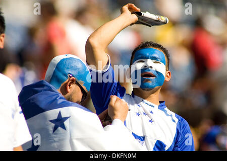 Jul 04, 2009 - Seattle, Washington, Stati Uniti d'America - Honduras ventola in vernice faccia dando sostegno al team. CONCACAF Gold Cup 2009, Haiti vs. Honduras a Qwest Field di Seattle, WA. (Credito Immagine: © Andrew Fredrickson/Southcreek globale/ZUMA Press) Foto Stock