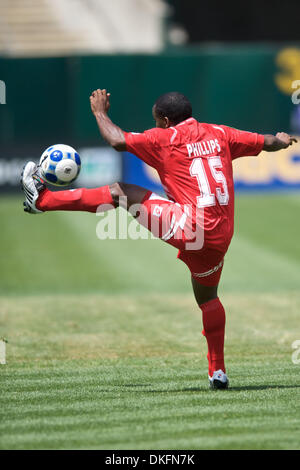 Jul 05, 2009 - Oakland, la California, Stati Uniti d'America - Panama centrocampista RICARDO PHILLIPS controlla la palla in CONCACAF Gold Cup Gruppo C azione a Oakland-Alameda County Coliseum. (Credito Immagine: © Matt Cohen/Southcreek globale/ZUMA Press) Foto Stock