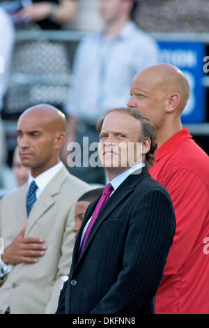 Jul 07, 2009 - Washington, Distretto di Columbia, Stati Uniti d'America - Washington D.C. Il sindaco Adrian Fenty, Kastles marchio proprietario EIN, e pullman Kastles MURPHY JENSEN durante il 2009 Advanta WTT PRO LEAGUE evento, libertà di Philadelphia vs Washington Kastles in Washington D.C. a Kastles Stadium.le libertà ha vinto 23-16. (Credito Immagine: © Chaz Niell/Southcreek globale/ZUMA Press) Foto Stock