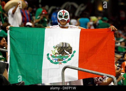 Jul 09, 2009 - Houston, Texas, Stati Uniti d'America - Messico Gli appassionati di calcio mostrano il loro orgoglio al CONCACAF Gold Cup svoltasi al Reliant Stadium Messico legato Panama 1-1. (Credito Immagine: © Diana Porter/Southcreek globale/ZUMA Press) Foto Stock