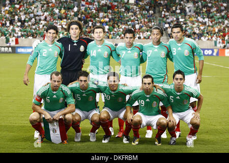 Jul 10, 2009 - Houston, Texas, Stati Uniti d'America - Il Messico la squadra nazionale a partire XII prima che la partita contro il Panama. A Panama e in Messico legato 1-1 al Reliant Stadium. (Credito Immagine: © Diana Porter/Southcreek globale/ZUMA Press) Foto Stock