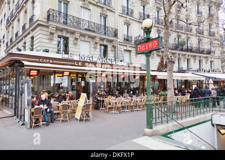 Art nouveau ingresso alla stazione della metropolitana presso il Cafe Kleber, Trocadero, Parigi, Ile de France, Francia, Europa Foto Stock