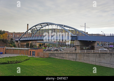 Sheffield Inghilterra ponte tram Foto Stock