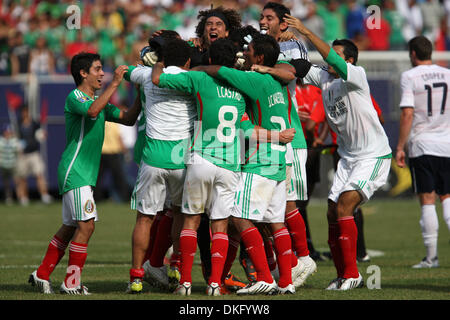 Jul 26, 2009 - East Rutherford, New York, Stati Uniti d'America - Messico celebra la loro vittoria. Messico sconfigge USA 5-0 nella Concacaf Gold Cup finale al Giants Stadium, Rutherford NJ. (Credito Immagine: © Tony Gruppuso/Southcreek globale/ZUMA Press) Foto Stock