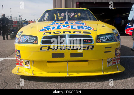 Giugno 12, 2009 - Brooklyn, Michigan, Stati Uniti - 12 Giugno 2009: una vista ravvicinata della #37 Long John Silver la Dodge in garage zona. NASCAR Lifelock 400 si è tenuto presso il Michigan International Speedway di Brooklyn, Michigan (credito Immagine: © Alan Ashley/Southcreek globale/ZUMApress.com) Foto Stock