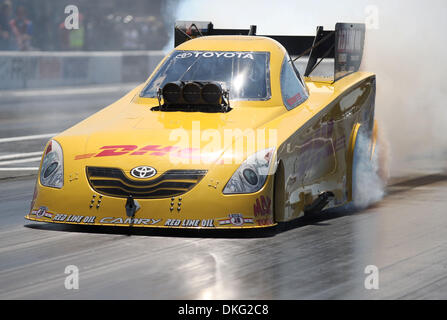 Jul 26, 2009 - Sonoma, California, Stati Uniti d'America - JEFF AREND di San Disma, CA in DHL Toyota durante Funny auto eliminazioni presso la Fram Autolite NHRA cittadini a Infineon Raceway, Sonoma, CA. (Credito Immagine: © Matt Cohen/Southcreek globale/ZUMA Press) Foto Stock