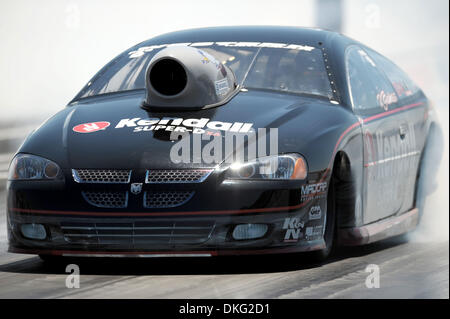 Jul 26, 2009 - Sonoma, California, Stati Uniti d'America - V GAINES di Lakewood, CO nell'olio di Kendall Stratus durante Pro Stock eliminazioni presso la Fram Autolite NHRA cittadini a Infineon Raceway, Sonoma, CA. (Credito Immagine: © Matt Cohen/Southcreek globale/ZUMA Press) Foto Stock