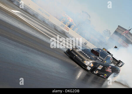 Jul 26, 2009 - Sonoma, California, Stati Uniti d'America - GARY DENSHAM di campanula, CA in Densham Motorsports Impala durante Funny auto eliminazioni presso la Fram Autolite NHRA cittadini a Infineon Raceway, Sonoma, CA. (Credito Immagine: © Matt Cohen/Southcreek globale/ZUMA Press) Foto Stock