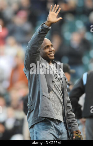 Jul 27, 2009 - San Francisco, California, Stati Uniti d'America - Ex Giant Barry Bonds onde per la folla prima della MLB gioco tra i pirati di Pittsburgh e San Francisco Giants di AT&T Park di San Francisco. (Credito Immagine: © Matt Cohen/Southcreek globale/ZUMA Press) Foto Stock