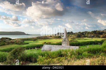 Daymer Bay e St Enodoc chiesa che giacevano sepolti nelle dune di sabbia Foto Stock