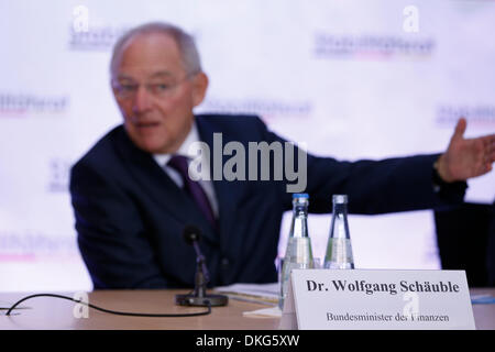 Berlino, Germania. Il 5 dicembre 2013. Conferenza stampa con il Ministro delle finanze tedesco Wolfgang Schaeuble (CDU), sul tema "stabilità" del Consiglio abbiamo mangiato Bundesrat di Berlino. / Immagine: Wolfgang Schaeuble (CDU), il Ministro delle finanze tedesco. Credito: Reynaldo Chaib Paganelli/Alamy Live News Foto Stock