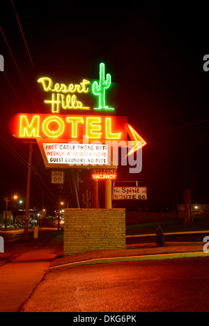 Route 66 Neon, Desert Hills Motel in Tulsa USA insegna al neon esterno motore classic court hotel Foto Stock