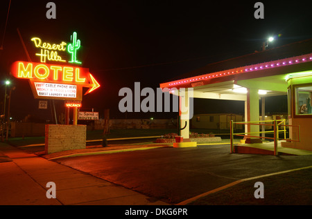 Route 66 Neon, Desert Hills Motel in Tulsa USA insegna al neon esterno motore classic court hotel Foto Stock