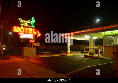 Route 66 Neon, Desert Hills Motel in Tulsa USA insegna al neon esterno motore classic court hotel Foto Stock